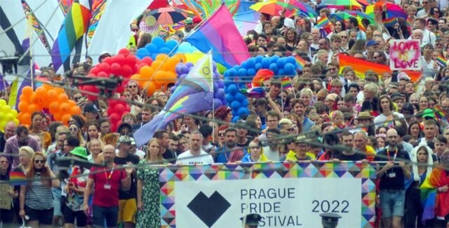 dieu-hanh-tu-hao-LGBT-tai-Prague-1