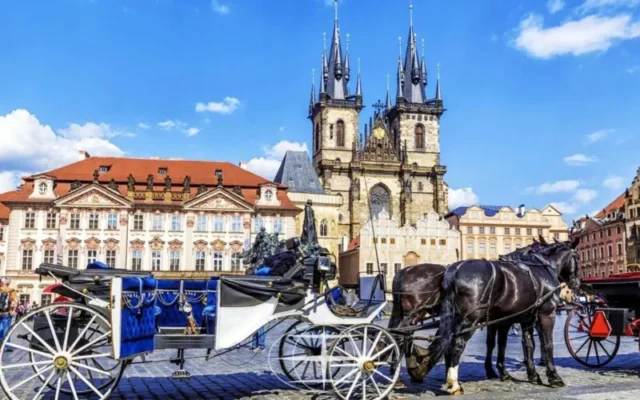 Horse-Drawn-Carriages-prague-800x500
