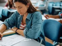 Số lượng người nước ngoài đăng ký thi quốc tịch Séc đạt mức kỷ lục