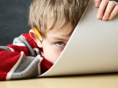Rào cản ngôn ngữ khiến học sinh nhập cư tụt hậu trong mùa thi tại Séc