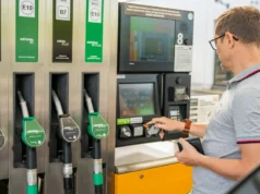 Giá xăng dầu tại Séc giảm mạnh xuống mức thấp nhất trong nhiều năm: Điều gì đang diễn ra?