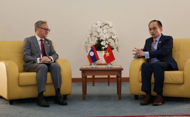 Gặp PTTg, BTNG Lào