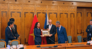 Việt Nam tiếp tục mở rộng hợp tác thương mại và lao động với Séc và Slovakia