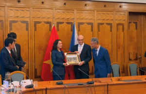 Việt Nam tiếp tục mở rộng hợp tác thương mại và lao động với Séc và Slovakia