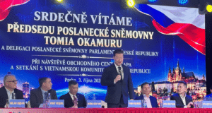 Đảng SPD cứng rắn về nhập cư, vì sao Ông Tomio Okamura lại đến SAPA trước bầu cử?