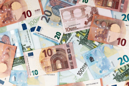 EU giới hạn thanh toán tiền mặt từ tháng 7/2027: Giao dịch từ 10.000 euro sẽ không được thanh toán bằng tiền mặt